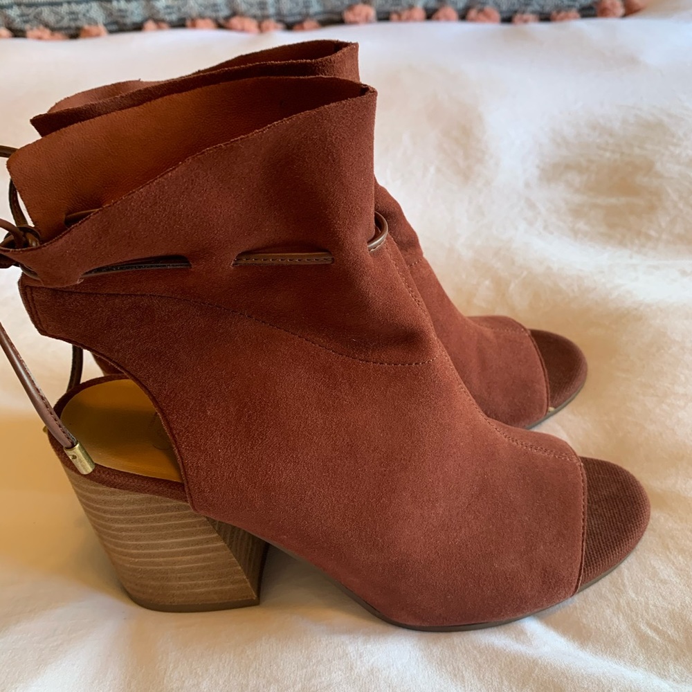 Open toed leather heeled bootie - Picture 4 of 6